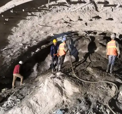 天心拱顶带模注浆料的施工流程及注意事项